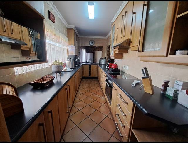 3 BEDROOM HOUSE FOR SALE IN FALCON RIDGE